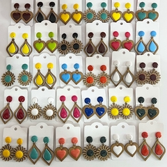 Kit 10 pares Brincos Mdf médio com resina sortidos - loja online