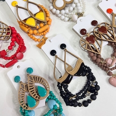 Imagem do Kit 1 mix pulseiras miçangas + 1 brinco MDF