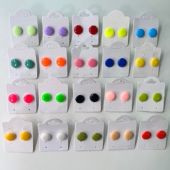 100 pares de brincos botão resina 1cm sortidos - Império Pink