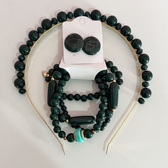 Imagem do kit 1 mix pulseiras, 1 botão maior, 1 tiara Luxo