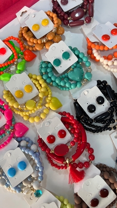 Kit 1 mix pulseiras + 1 brinco resina 1cm - comprar online