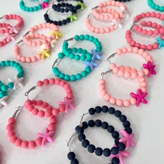 Imagem do 4 pares de brincos argola miçangas com estrela sortidos