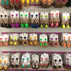 12 pares de brincos mdf com resina sortidos - loja online