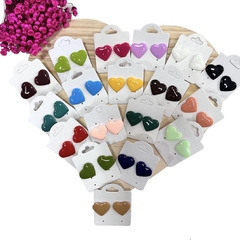 Kit com 6 pares de brincos coração resina sortido