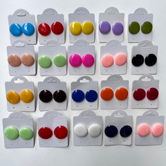 Kit 12 pares de brincos botão resina 2cm sortidos