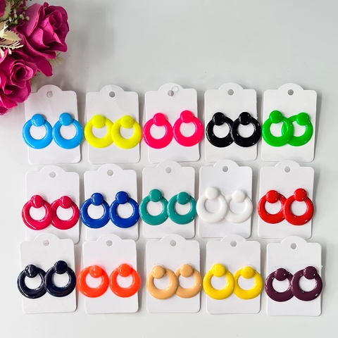 Kit C/ 12 pares de brincos argola resina sortidas