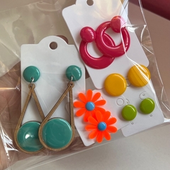 Kit com 5 pares de brincos diferentes sortidos - loja online