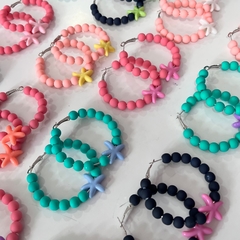 6 pares de brincos argola micangas com estrela sortidas na internet