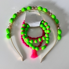 Imagem do Kit 1 Tiara Luxo + Mix pulseiras miçangas