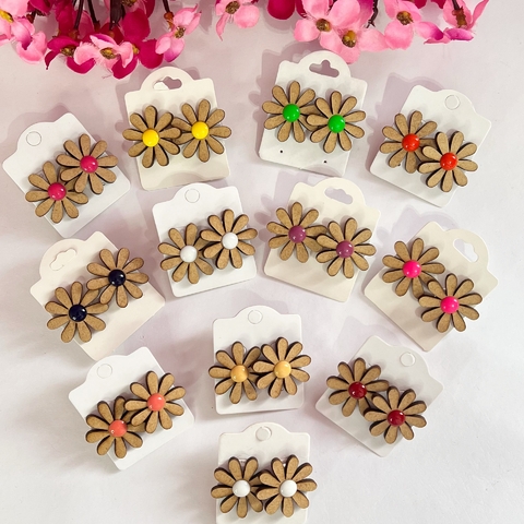 Kit 6 florzinhas margarida mdf com resina sortidas