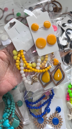 Imagem do 12 Kits - 1 Mix pulseiras + 3 brincos