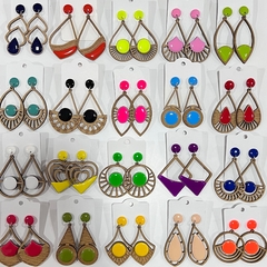 Imagem do 35 pares de brincos MDF com resina Sortidos
