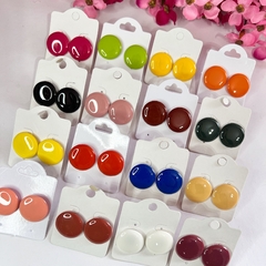 Imagem do 50 pares de brincos botão resina 2cm sortidos