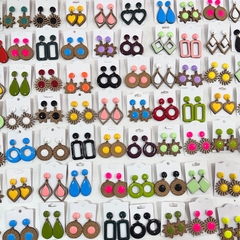 Kit 10 pares Brincos Mdf médio com resina sortidos - Império Pink