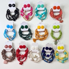 Kit 1 Mix pulseiras miçangas + 1 botão resina 2cm na internet