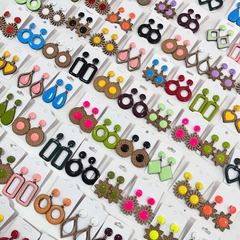 Kit 10 pares Brincos Mdf médio com resina sortidos - comprar online