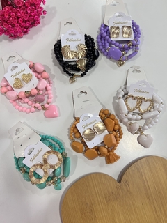 KIT 1 Mix pulseiras miçangas e 1 brinco folheado a ouro bijuteria feminina sortidos - Império Pink