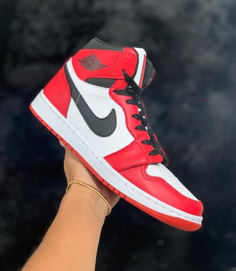 Tênis Jordan cano alto