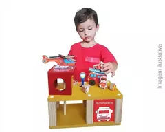 BRINCANDO DE BOMBEIRO