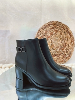 Bota MIA en internet