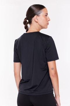 REMERA PETRA BLACK en internet