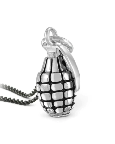 Granada, dije en bronce o color plata