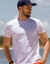 Camiseta básica modelo masculino, tamanho P