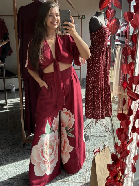 Conjunto em Viscolinho Cropped Morcego e Calça Max Pantalona