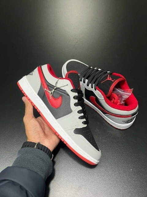 Air Jordan Low-Vermelho Cinza