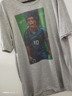 Remera Gris Maradona y el Avion