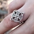 Anillo Nudo de Bruja con Triquetas