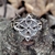 Anillo Nudo de Bruja con Triquetas en internet