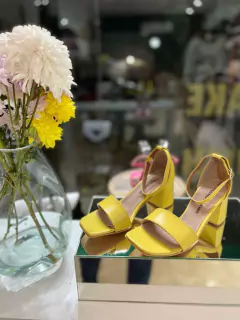 Sandalias Indiana Cuero Amarillo en internet