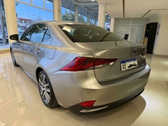 LEXUS IS 300h LUXURY 2020 17.000KM - EL REY DEL AUTOMOTOR