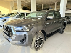 (0KM) TOYOTA HILUX 4X4 c/d srv+ 2.8 a/t my25 app 2025
