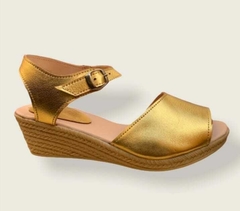 Sandalias taco chino dorado