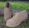 Zapato acordonado de gamuza
