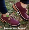 Zapatos acordonados bordo