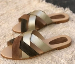 Sandalias chatas entrelazadas
