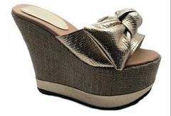 Sandalias moño plataforma dorada