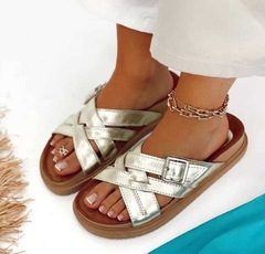Sandalias entrelazadas con hebillas plateada