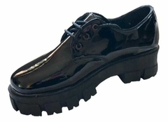 Zapatos acharolados tractor
