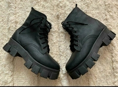 Borcego olimpo negro opaco