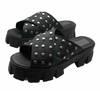 Sandalia base tractor con tachas