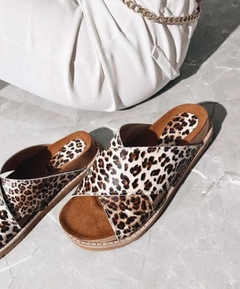 sandalias cruzadas leopardo
