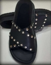 Sandalias tiras cruzadas con tachas
