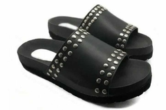 Sandalia faja con tachas