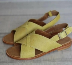 Sandalias tiras cruzadas con tira