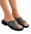 Sandalia cruzada con tachas