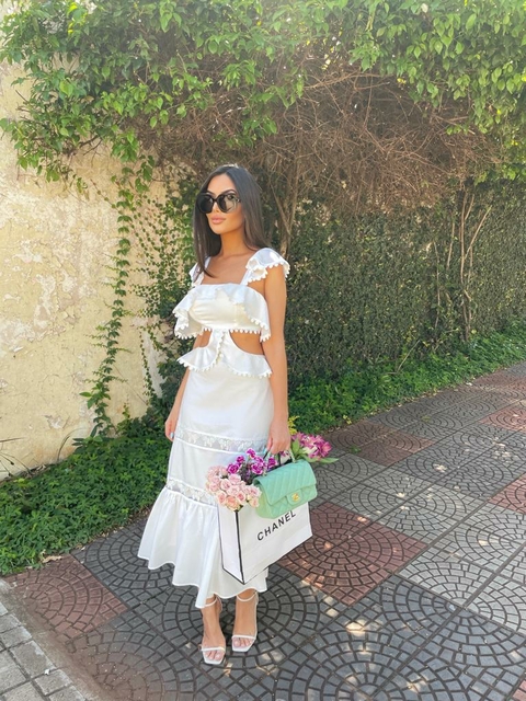 Vestido cut out com bordados
